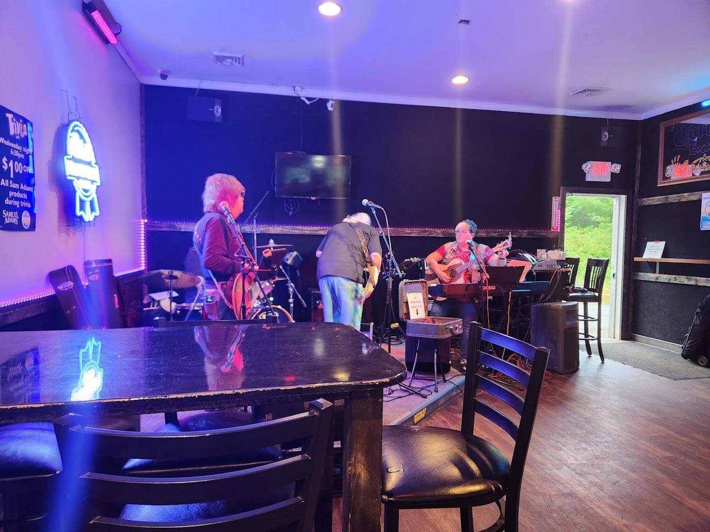 Hill Top Pizzeria - Pizza Delivery & Sports Bar